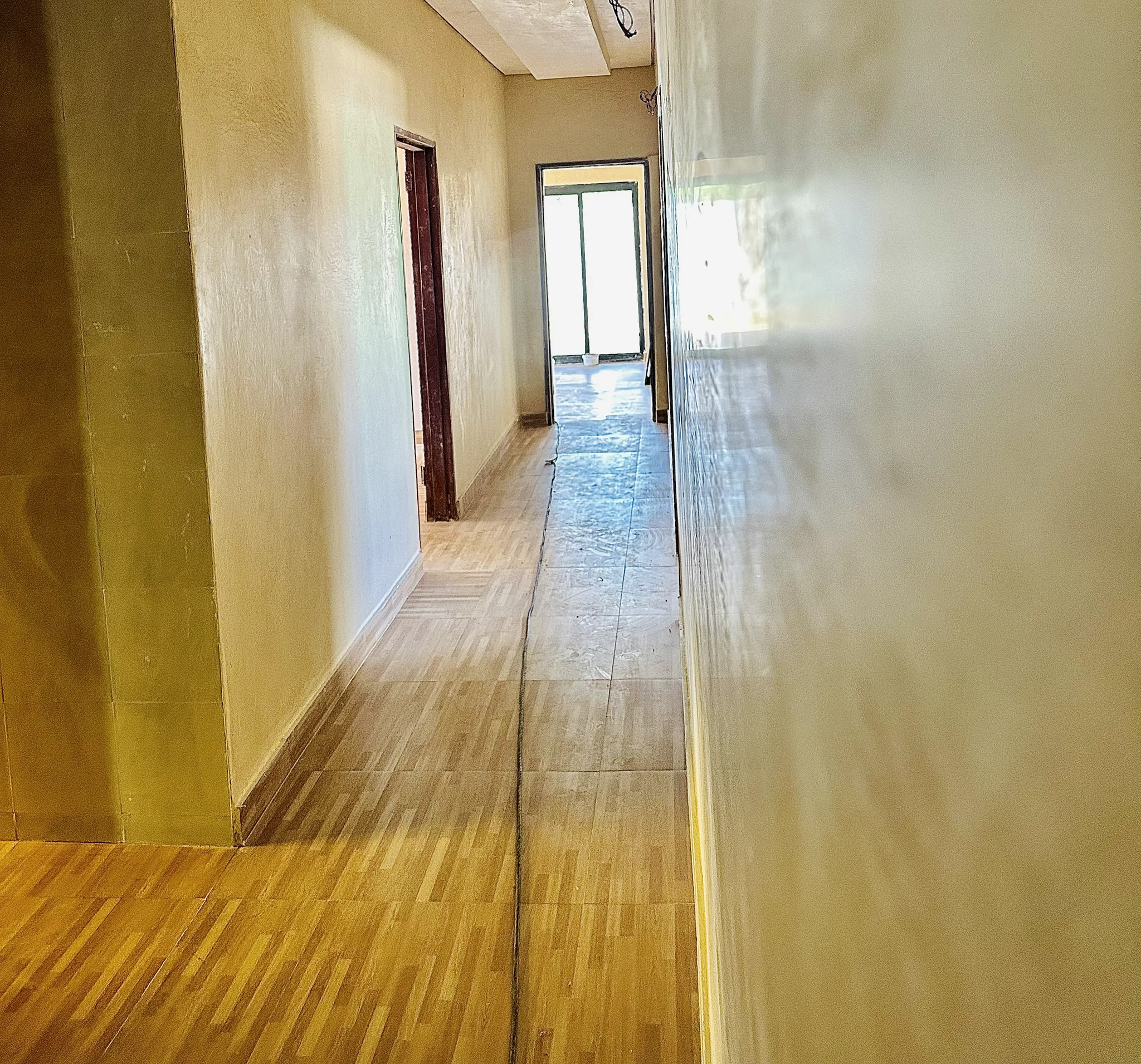 MABStone Venetian · Gold Hallway